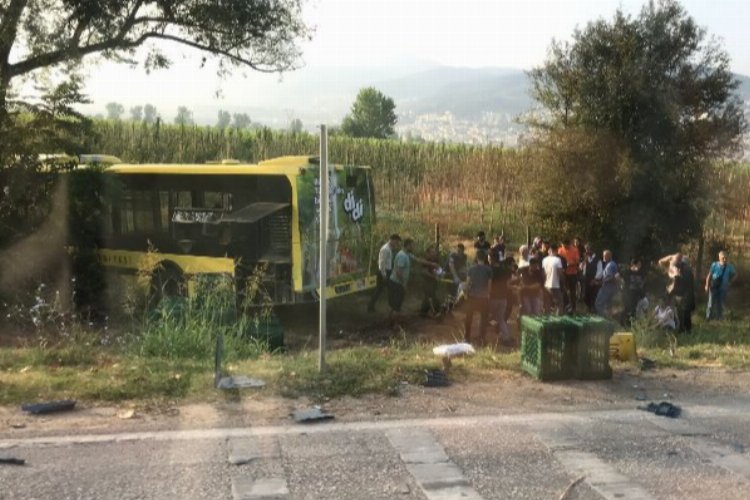 Bursa’da belediye otobüsü kamyonete çarptı: 21 yaralı