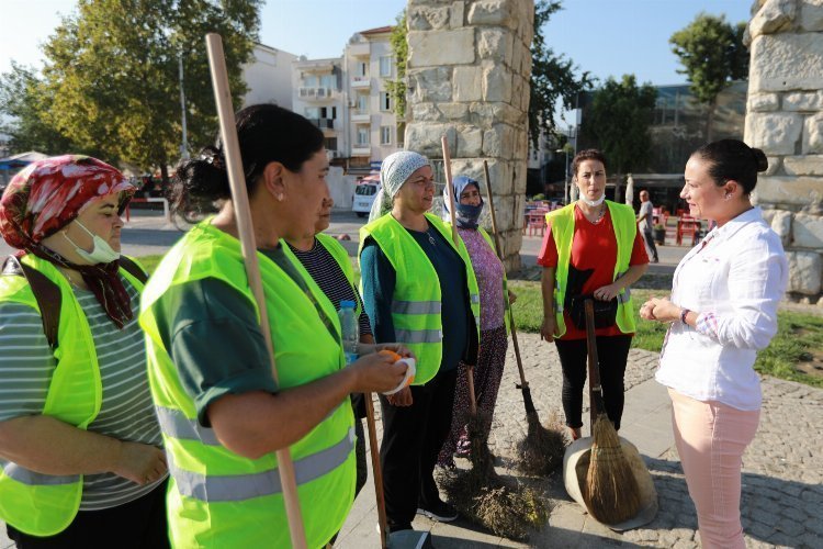 İzmir Efes Selçuk’un bayan lideri, sokakları da bayanlara emanet etti