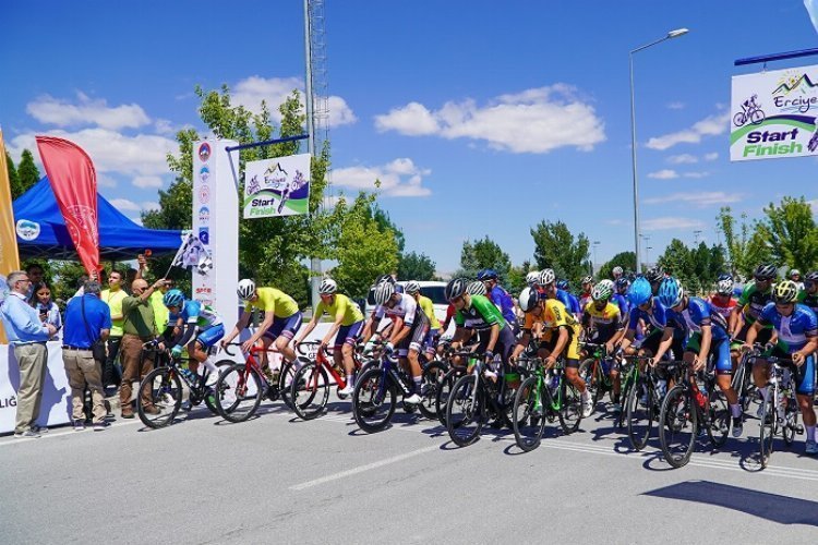 Kayseri Erciyes’te memleketler arası bisiklet yarışları devam ediyor