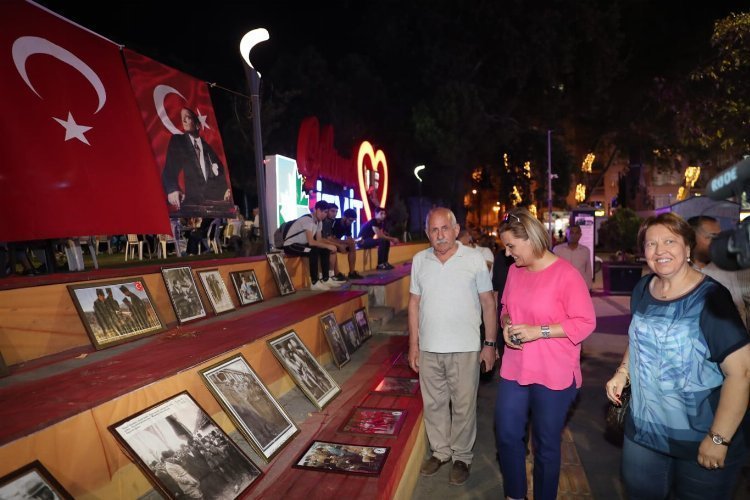 Lider Hürriyet, Atatürk Fotoğrafları standını ziyaret etti