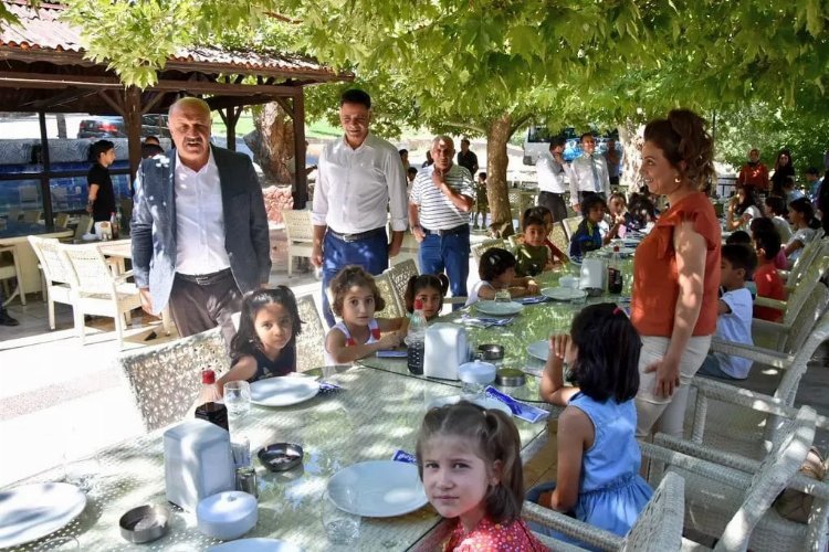 Malatya Doğanşehir Belediye Lideri Durali Zelyurt çocuklarla buluştu