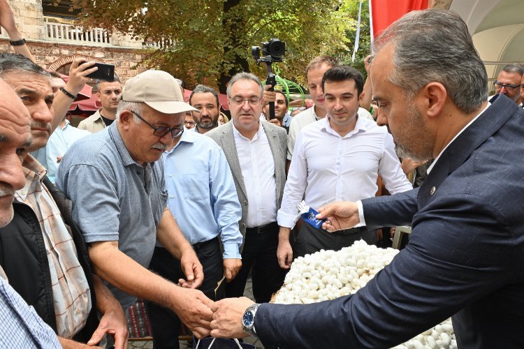 Bursa’da ‘ipeksi’ şenliğe koza alımlı başlangıç