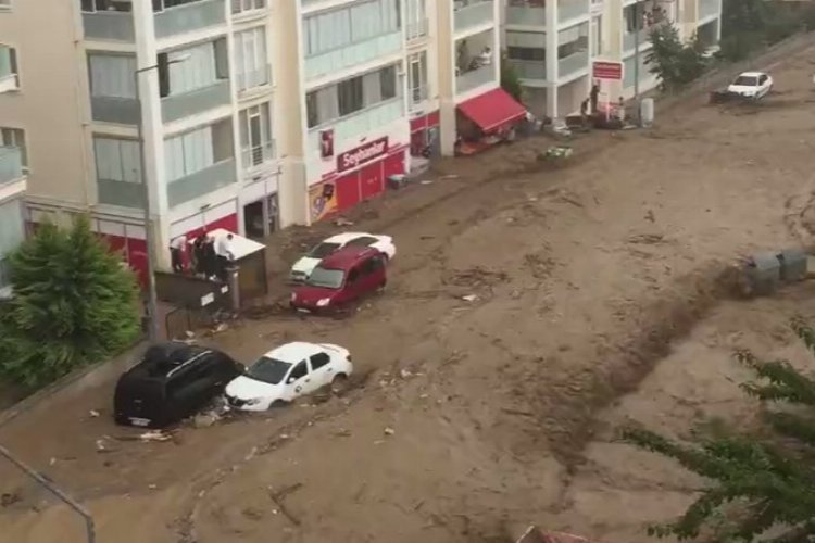 Bursa’yı fırtına ve sağanak vurdu!