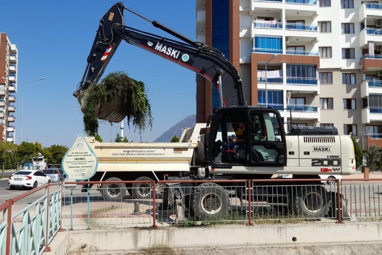 Manisa Yunusemre’de dere paklık çalışması