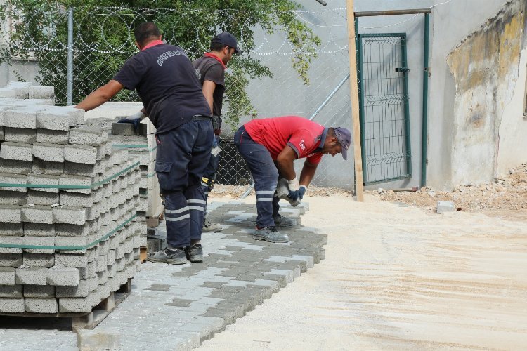 Bursa Gürsu’nun sokaklarına parke taşı döşeniyor