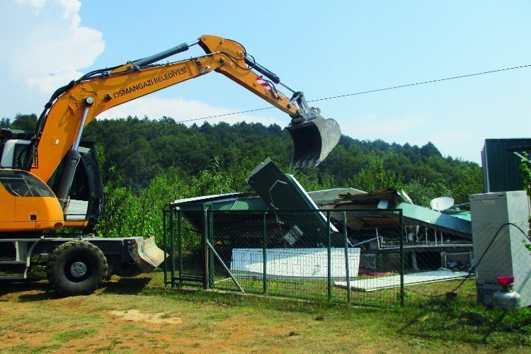 Bursa Osmangazi’de 5 ‘kaçak ev’ yıkıldı