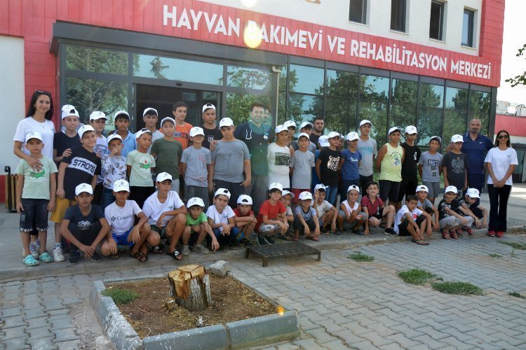 Diyarbakır’da öğrencilerden Hayvan Bakımevi’ne ziyaret