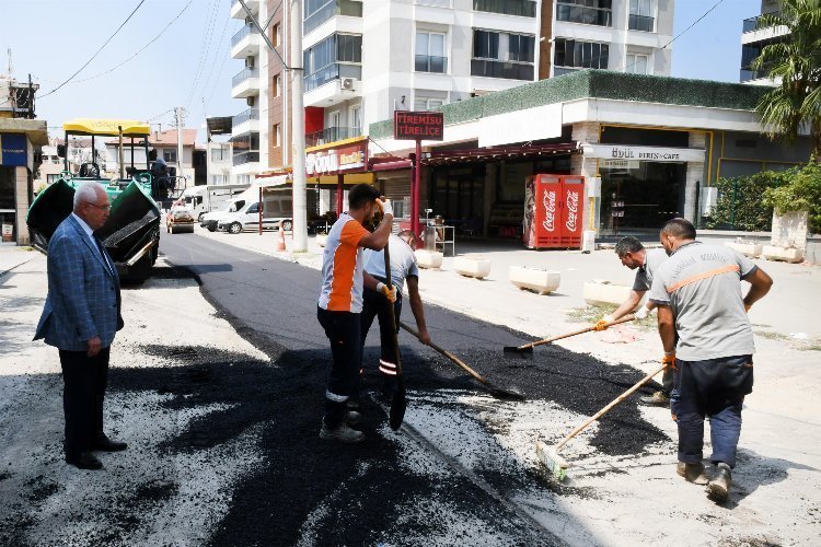 İzmir Karabağlar’ı asfaltlamaya devam