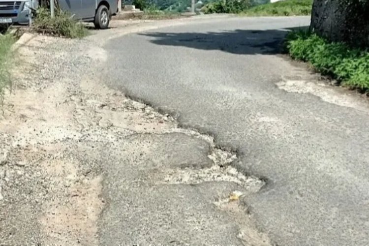 Rize Pazar’da Aktepe Küme Yolu köstebek yuvası gibi!