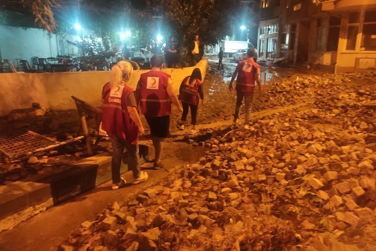 Türk Kızılay grupları Bursa Mudanya’da yardıma koştu