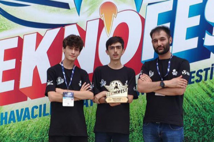 Bingöl takımına Teknofest’te ‘en yeterli sunum’ mükafatı