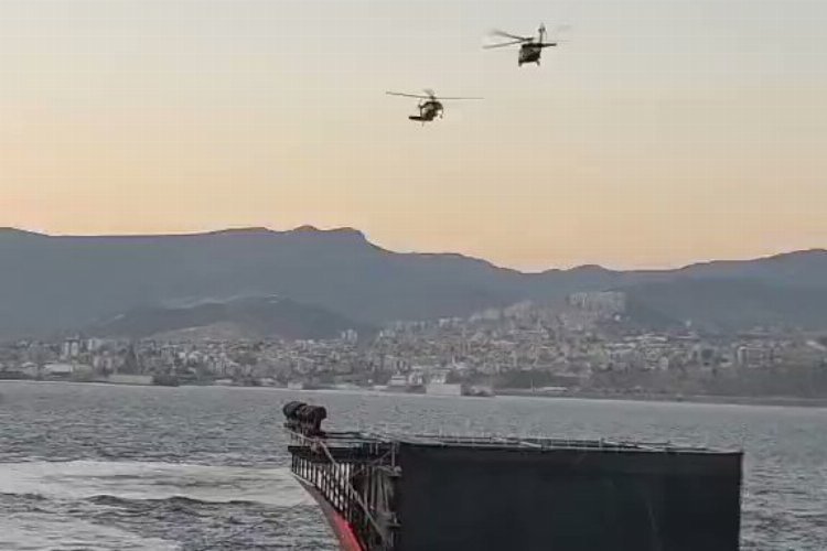 İzmir’in kurtuluş erdemine havada zeybek!