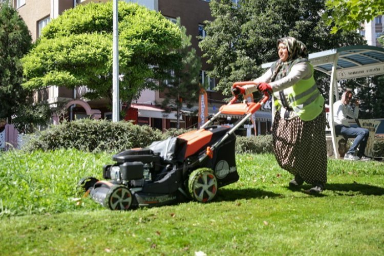 Kütahya Belediyesi’nden ‘çim’ mesaisi