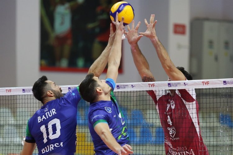 TSYD Bursa Voleybol Turnuvası’nda birinci gün tamamlandı