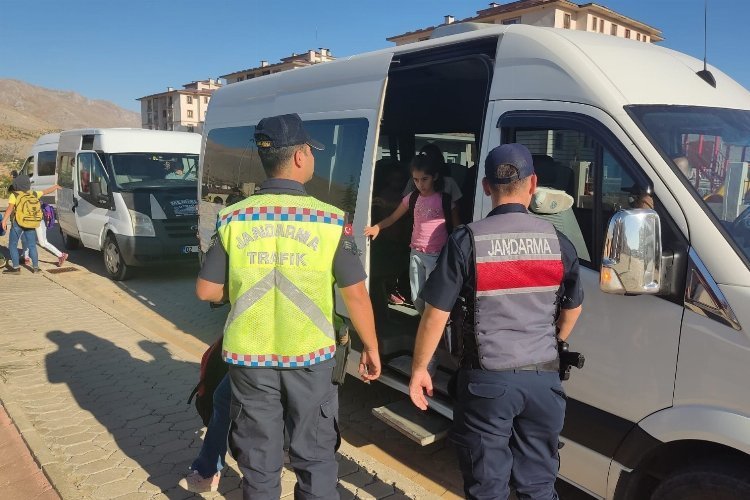 Adıyaman’da öğrenci servislerine Jandarma kontrolü