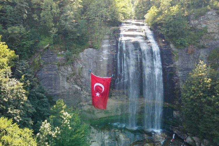 Bursa Suuçtu Şelalesi’ne 100 metrekarelik dev güzellik!