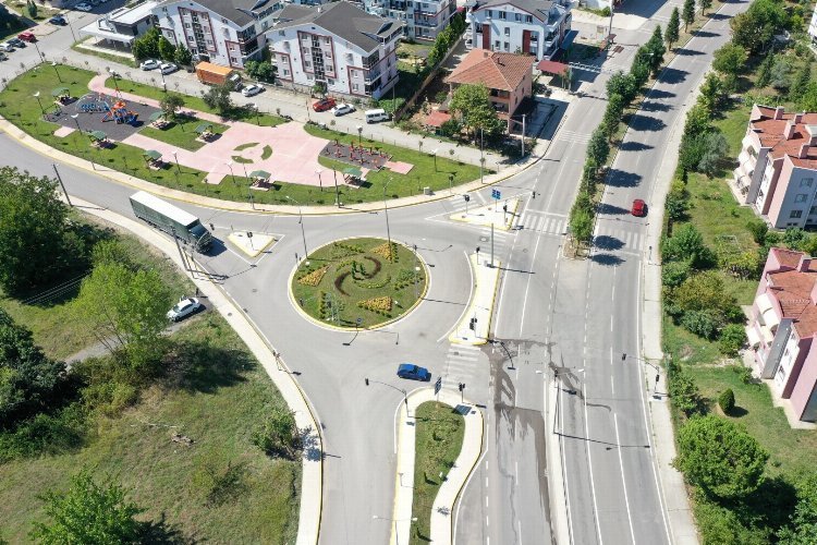 Kocaeli’de İpek yolu bulvarında trafik çizgileri çekildi