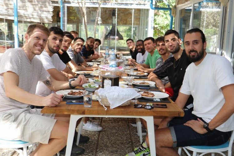 Manisa Basketbol A Kadrosu’nun barbekü keyfi