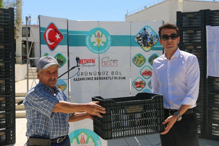 Manisa Selindi’de 2 bin zeytin kasası üreticilere dağıtıldı