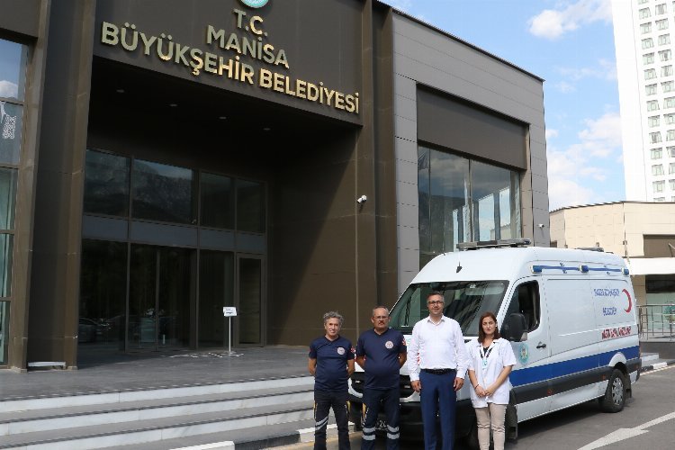 Manisa’nın nakil ambulansı ve grubu hastaların yanında