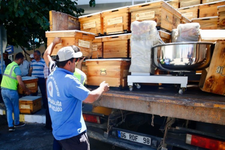 Üreticilere arı kovanı ve hamur yoğurma makinesi