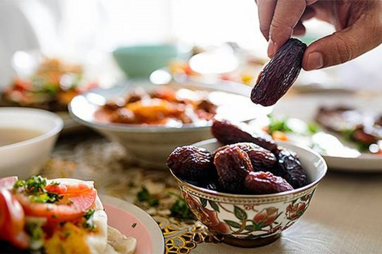 Bu besinler ile oruç tutmak daha rahat olacak!… İftar ve sahur ortasında en az 2 litre su