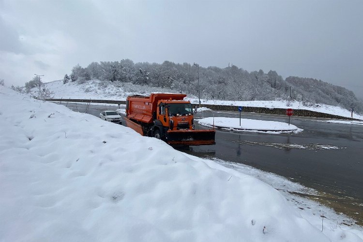 Düzce-Zonguldak yolunda ağır kar yağışı