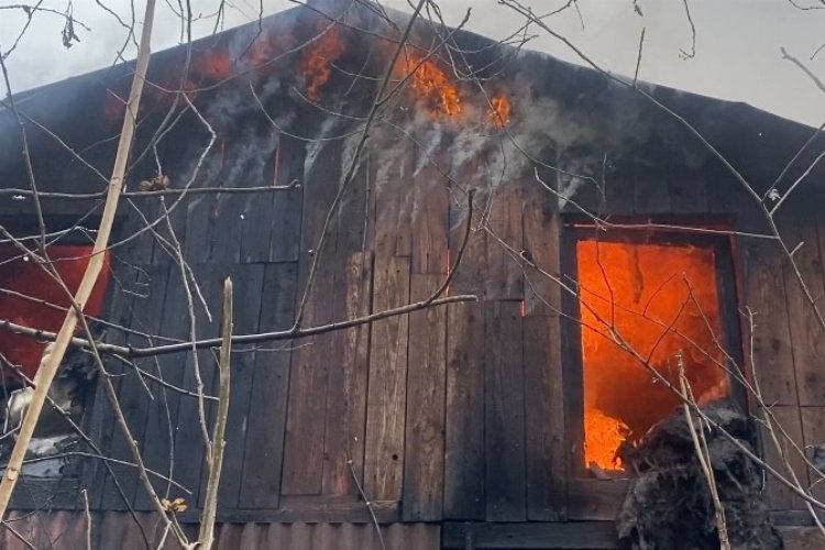 Düzce’de yangın: Ahşap konut kullanılamaz hale geldi