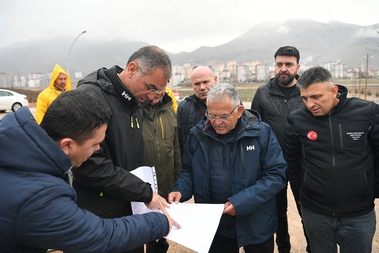 Kayseri canla başla sarsıntı yaralarını sarıyor